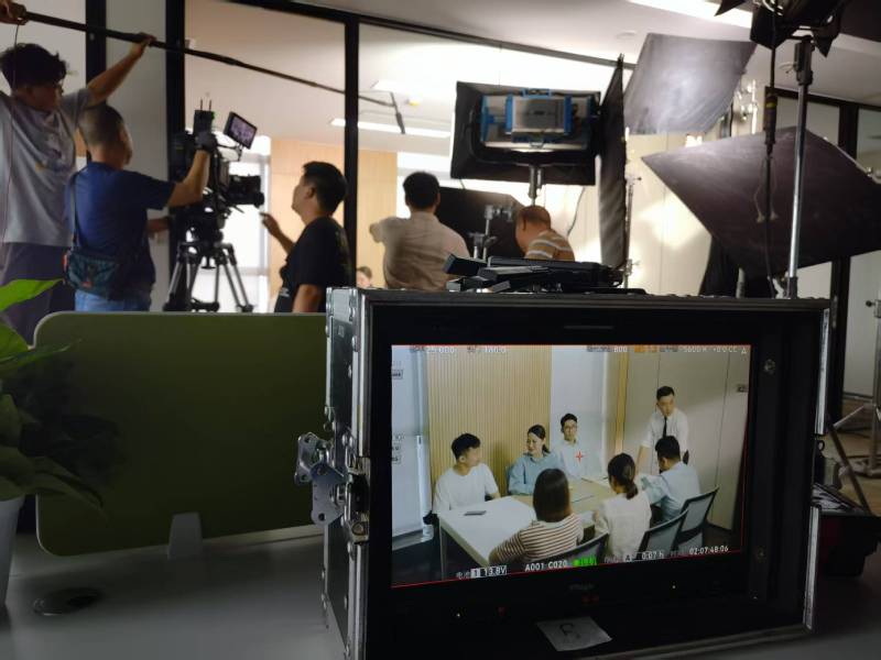 西吉县TVC拍摄公司：科技产品视觉化大师，诠释未来感与功能美学